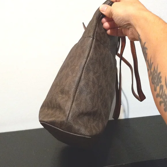 Michael Kors tote - Picture 6 of 12